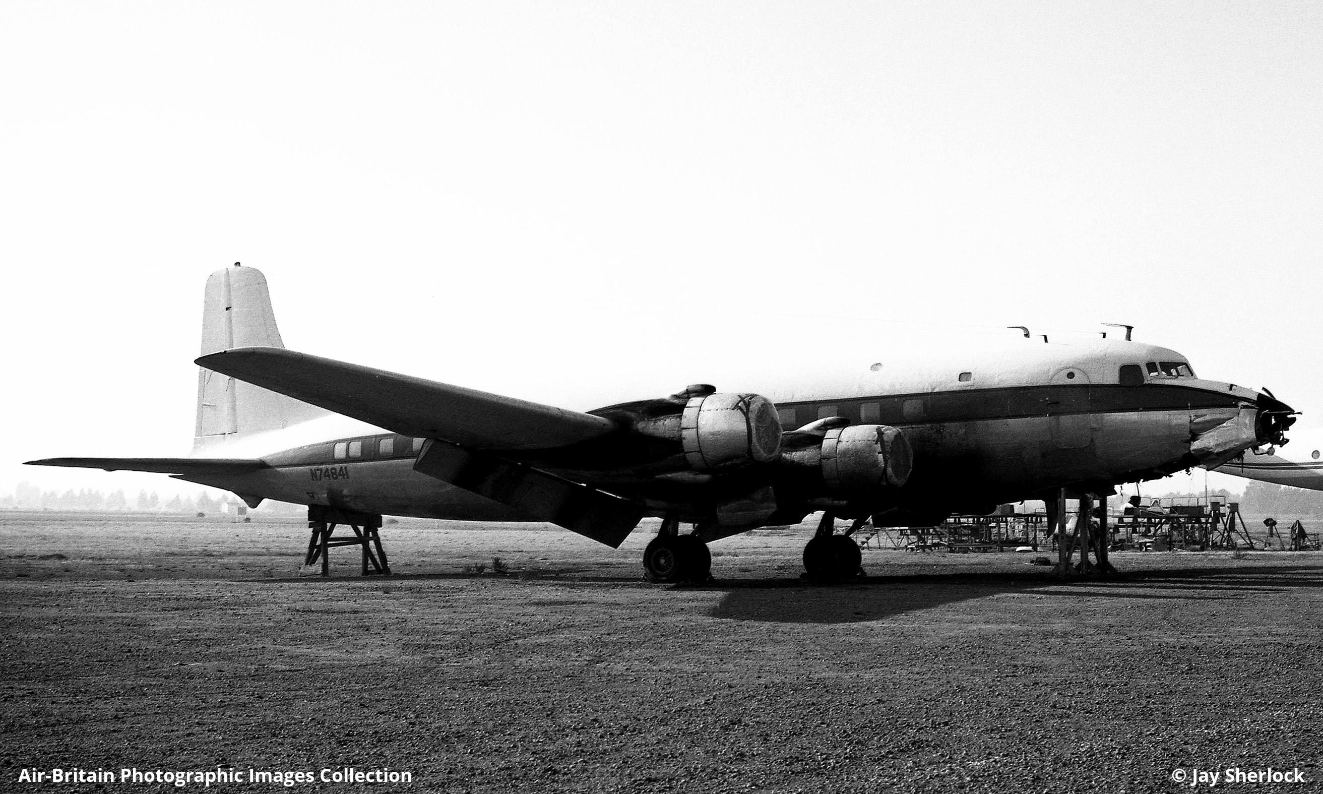 Saturn Airways · N74841 accident — Oakland International Airport, CA (OAK), 1967-01-24 — photo 1